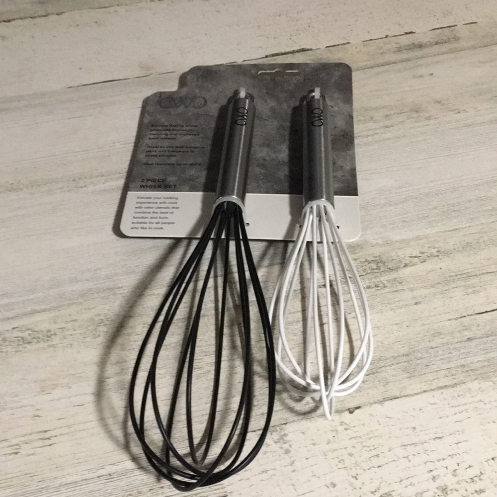 CWC Cook With Color 2-piece silicone black & white whisk set NWT